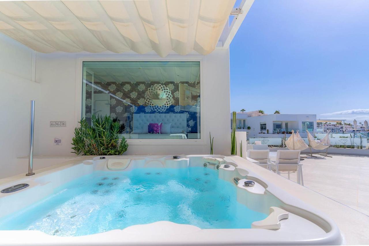 Suite Lanis 2 dormitorios con bañera de hidromasaje y vistas al mar