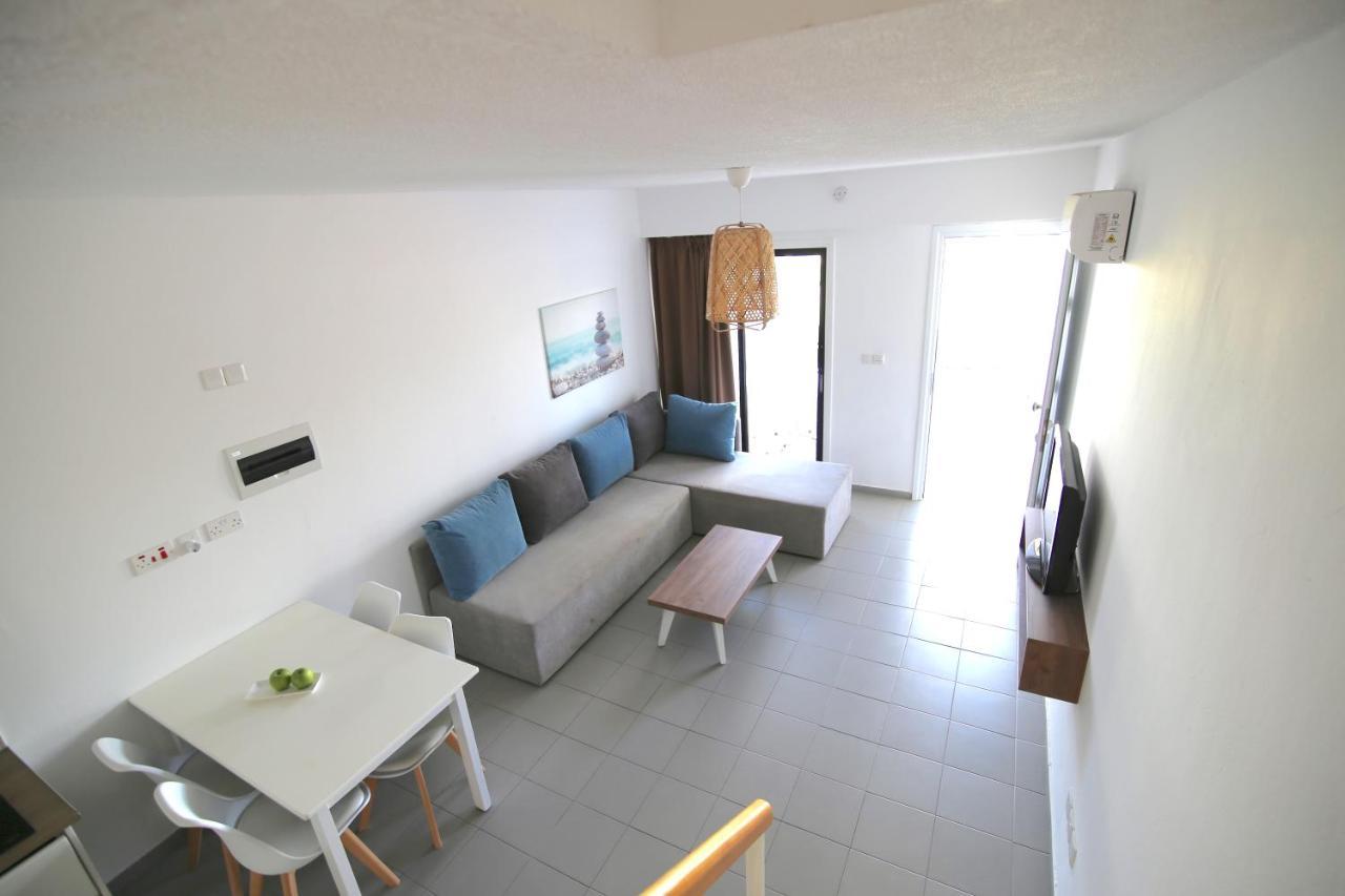 One-Bedroom Maisonette Easy Pool Access