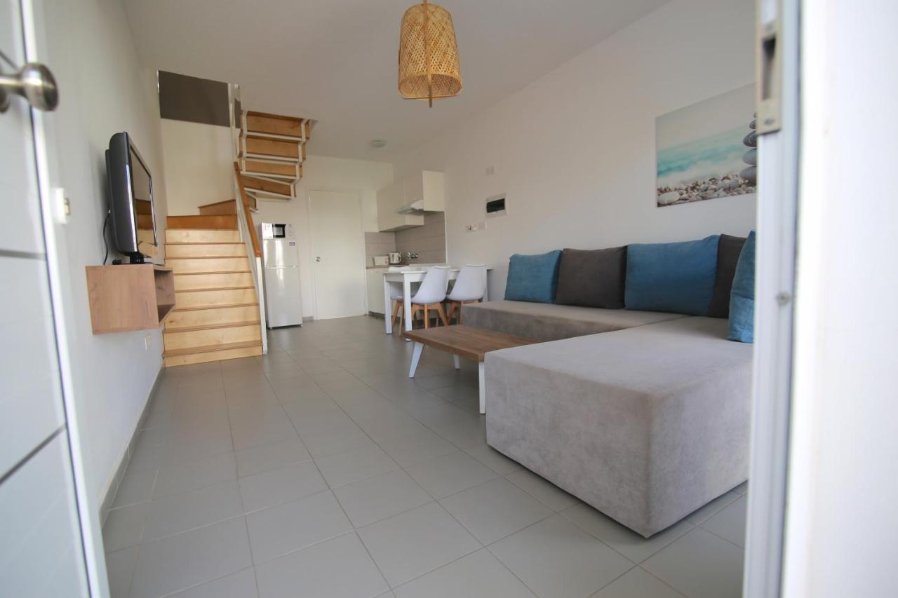 One-Bedroom Maisonette Easy Pool Access