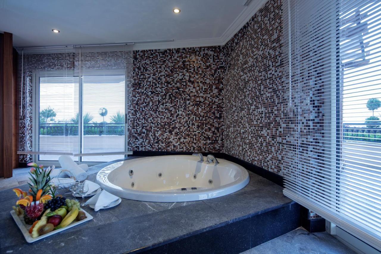 Honeymoon Suite,1771576268:JPEG