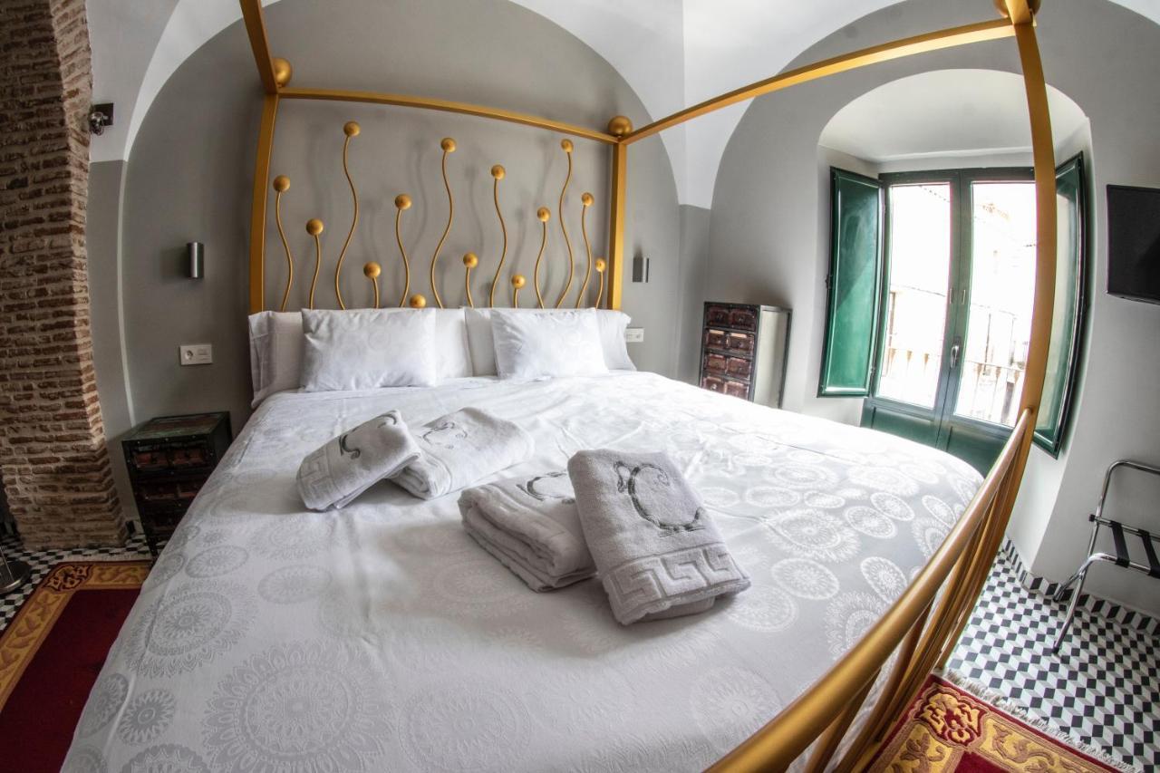 Deluxe Double Room Bath,1364131337:JPEG