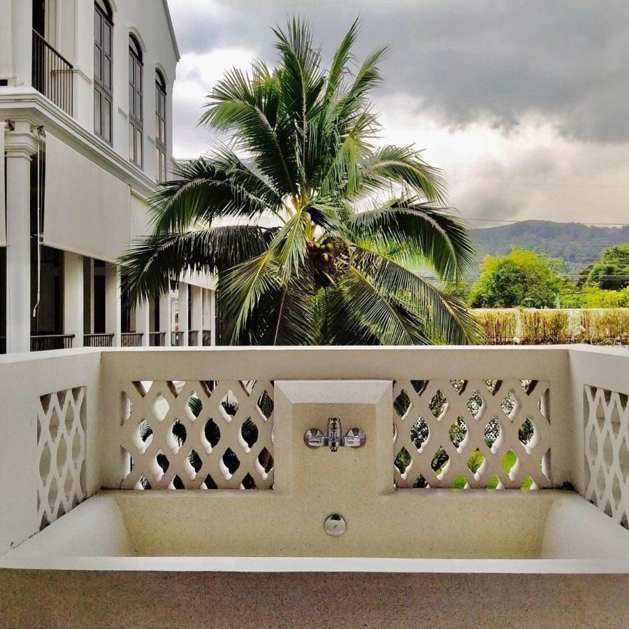 Junior Suite Bathtub
