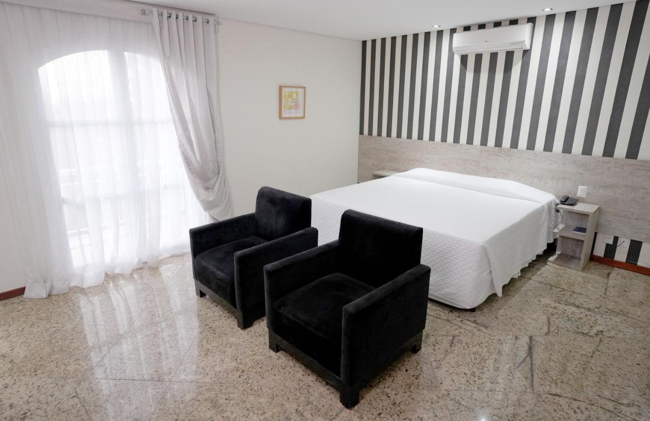 Suíte com Banheira de Hidromassagem