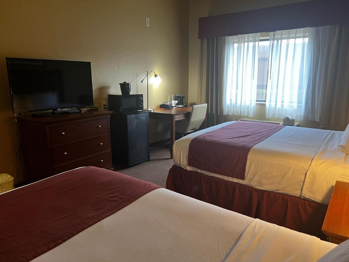 Queen Room with Two Queen Beds - Non-Smoking