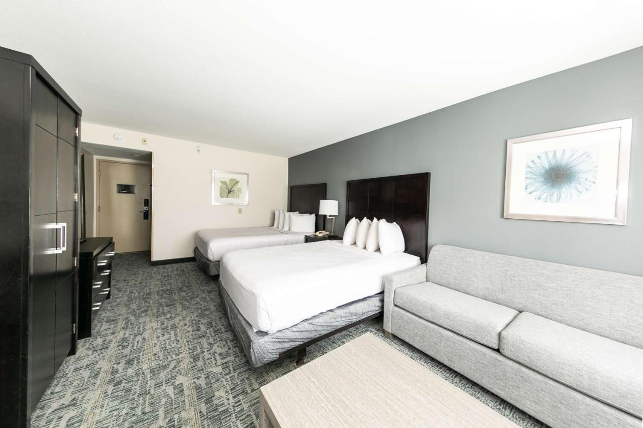 Queen Room Two Queen Beds Sofa Bed Non-Smoking