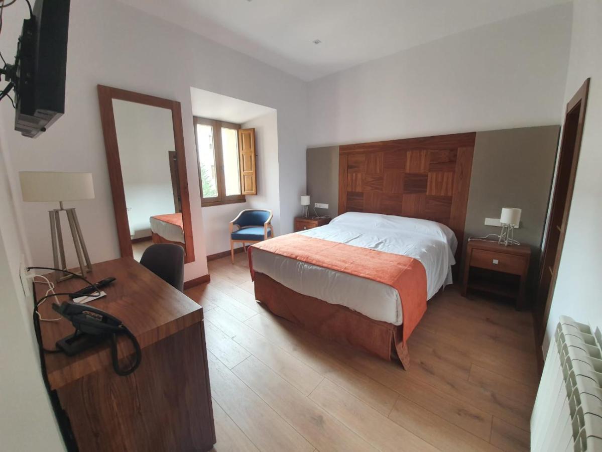 Queen Room,1370449046:JPEG