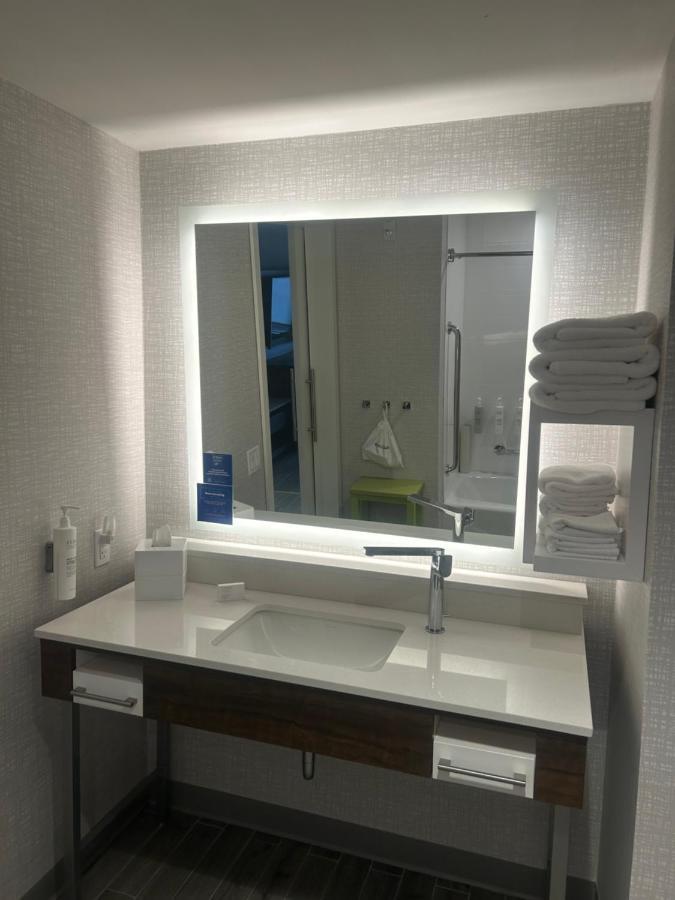 King Room Accessible Tub Mobility Hearing Access or Non-Smoking