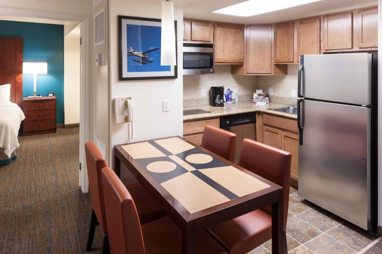 One-Bedroom King Suite Sofa Bed Balcony Adapted Tub Mobility Hearing Accessible