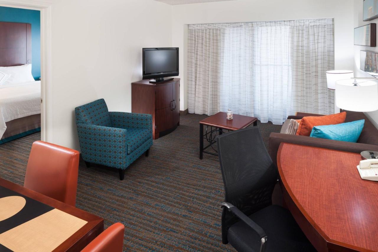 One-Bedroom King Suite Sofa Bed Balcony
