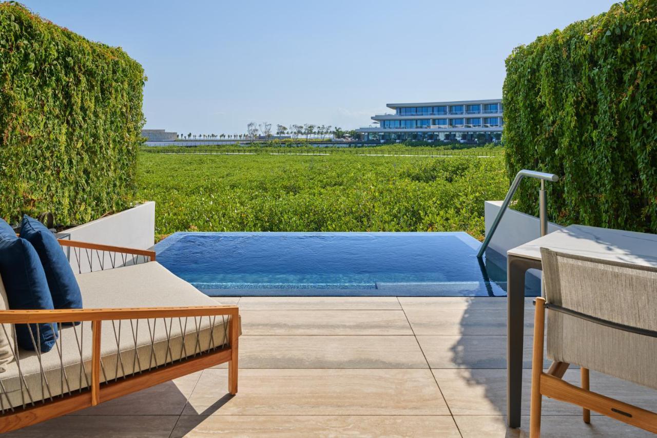 Habitación Grand Luxe con piscina pequeña y vistas al mar - cama extragrande