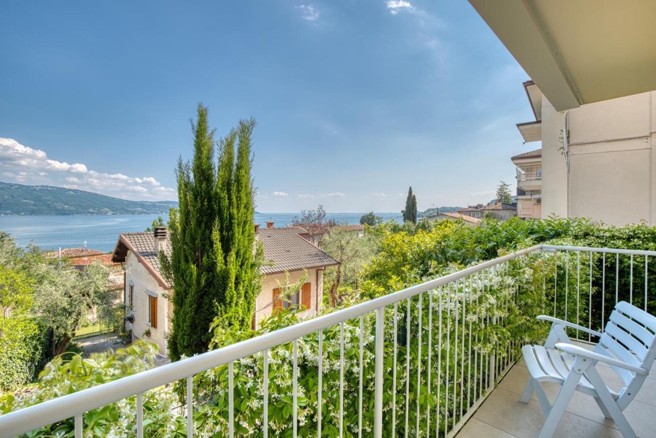 Classic Double Room with Lake View and Balcony