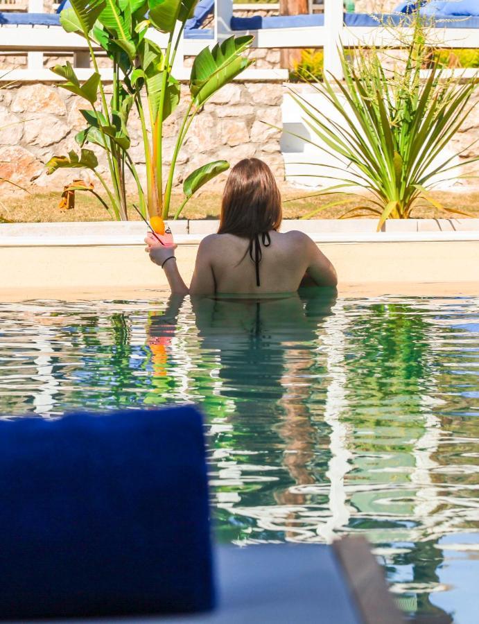 Junior Suite Sharing Pool,1380451691:JPEG
