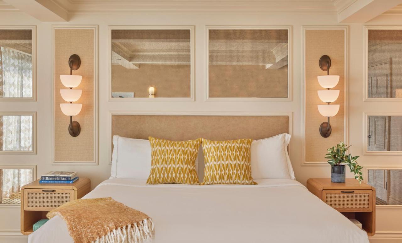 Quarto com Cama King-size e Vista do Mar