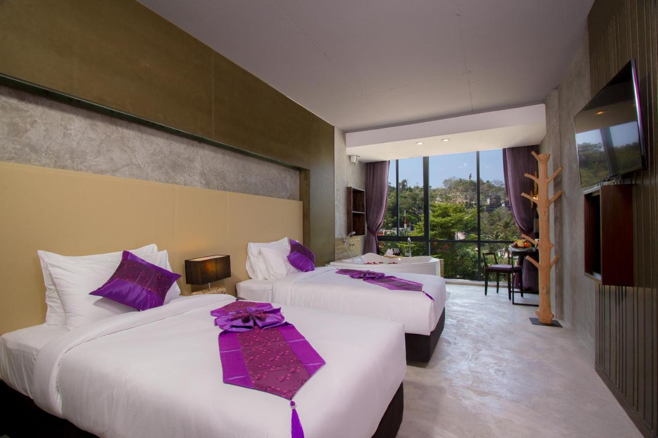 Superior Twin Room with Partial Sea View