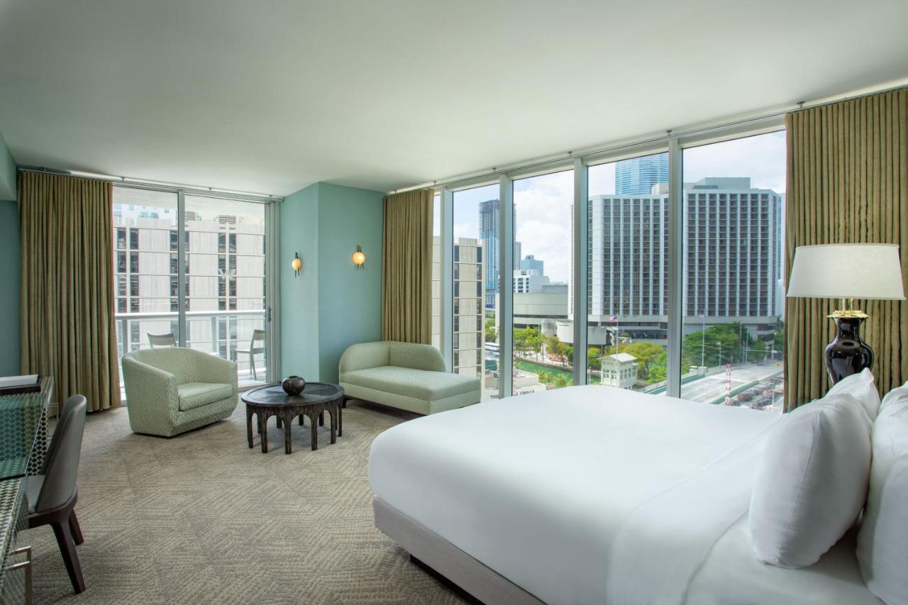 Premier King Studio Suite Balcony Corner