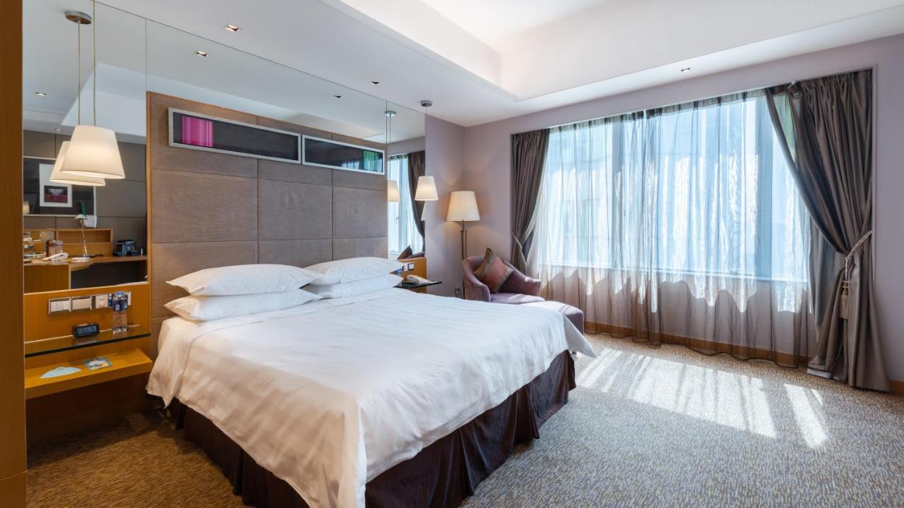 Pacific Club King Room