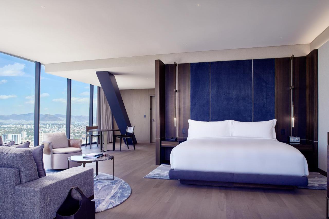 Junior Suite, 1 King, Park view, Terrace