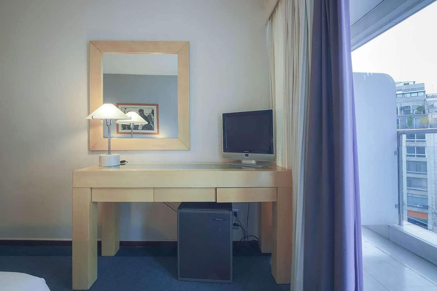 Comfort Room Three Single Beds Non-Smoking