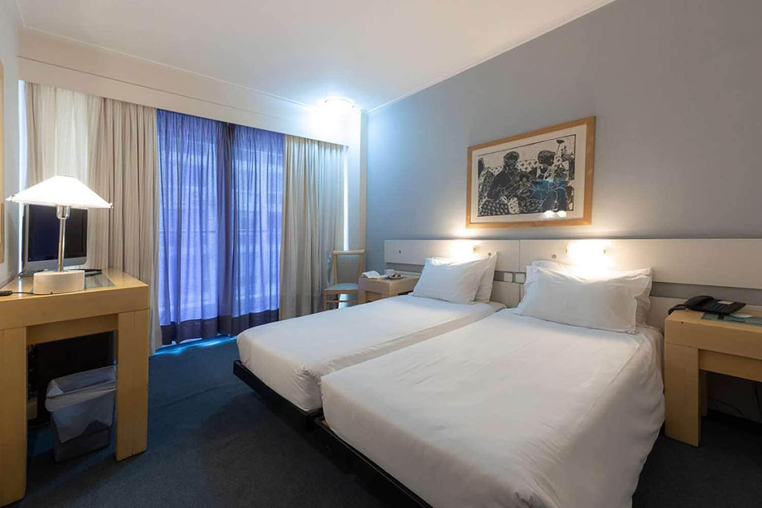 Comfort Room Three Single Beds Non-Smoking