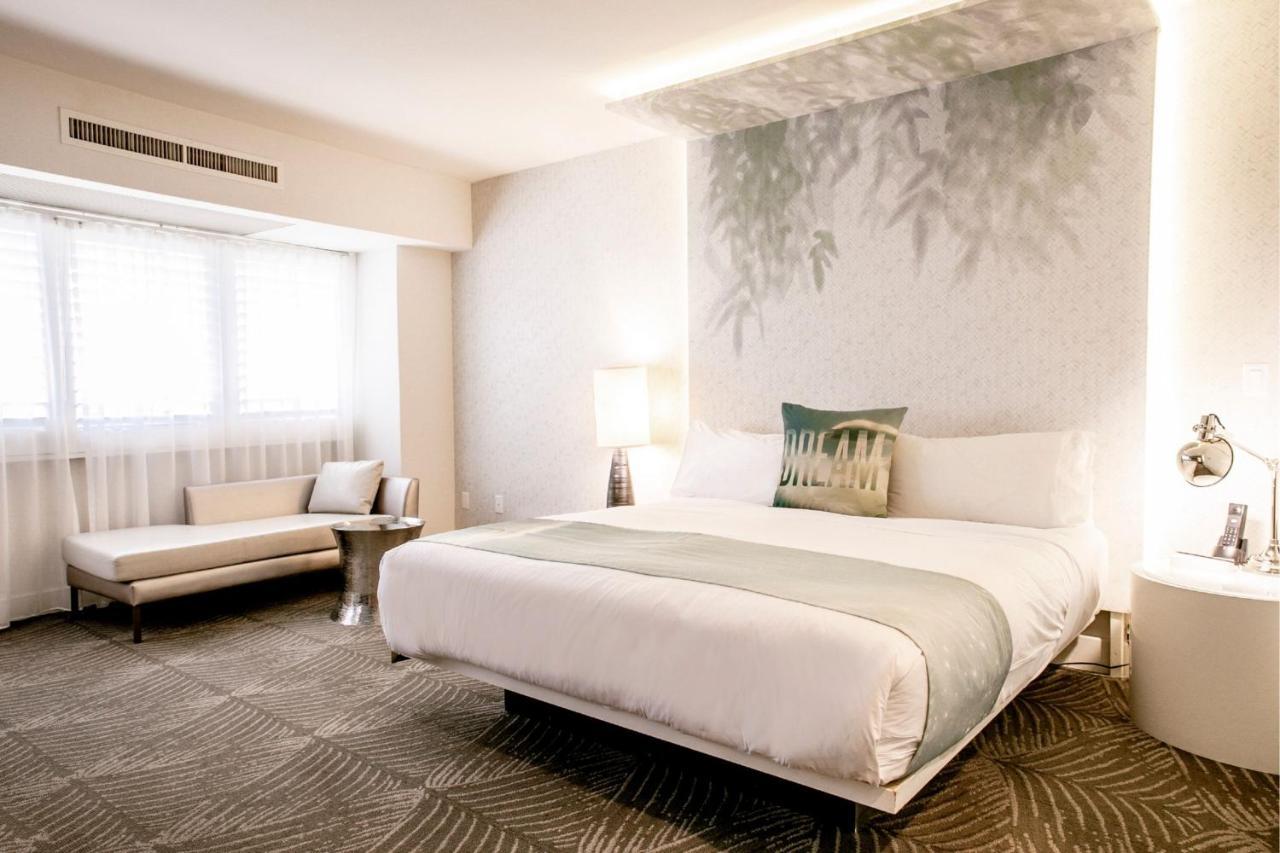 Studio Fantastic Lit King-Size