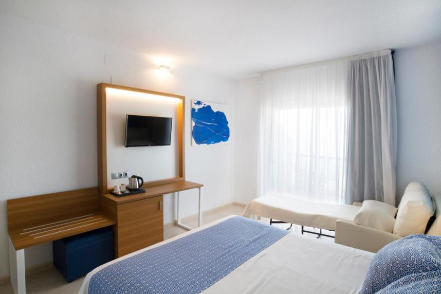 Chambre Triple (2 Adultes + 1 Enfant) - Vue Partielle sur Mer