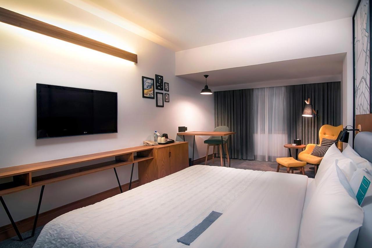 Deluxe Room City View Guest room 1 King,1413376418:JPEG