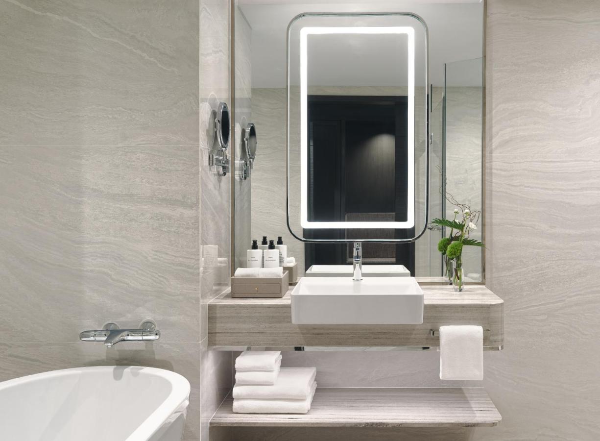 Chambre Lit King-Size Classique - Adaptée aux Personnes à Mobilité Réduite