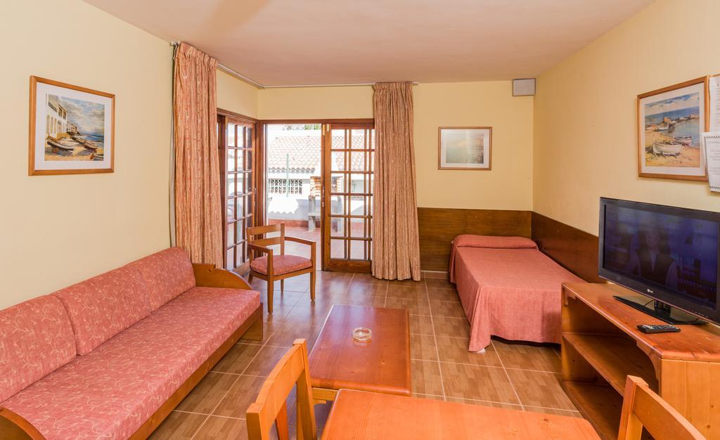 One-Bedroom Apartment,1272389905:JPEG