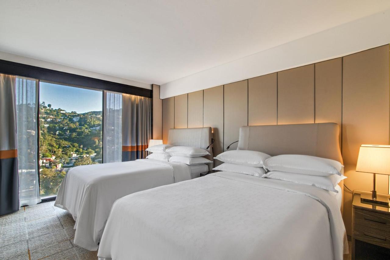 Quarto Duplo Tradicional com 2 Camas de Casal