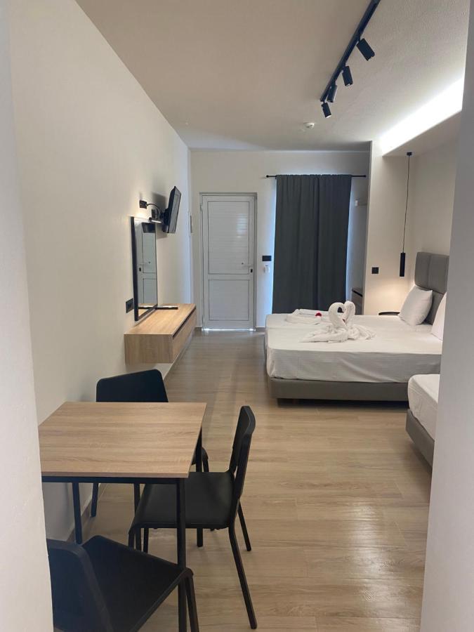 Deluxe Studio