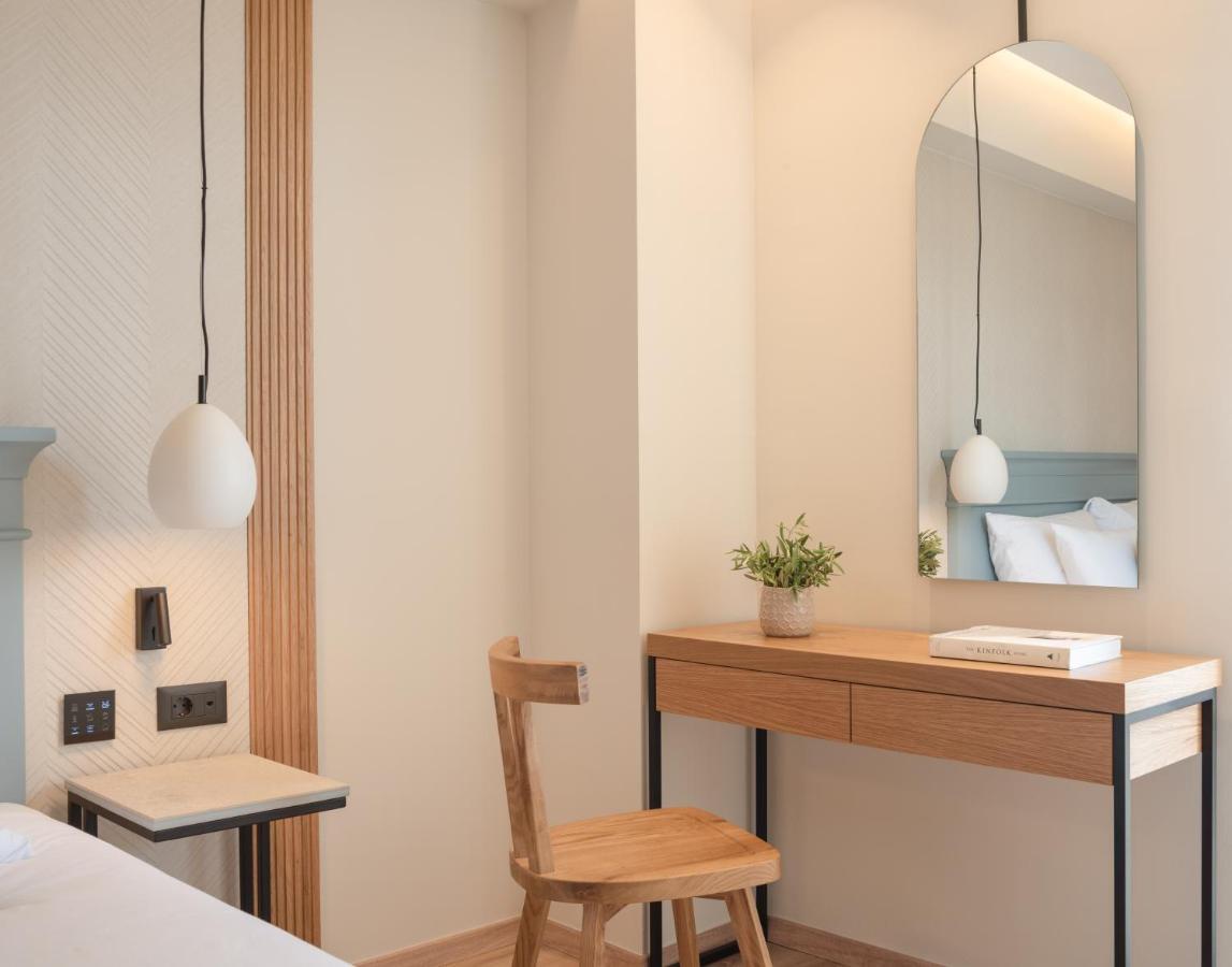 Single Room Adjoining Building,1414611917:JPEG