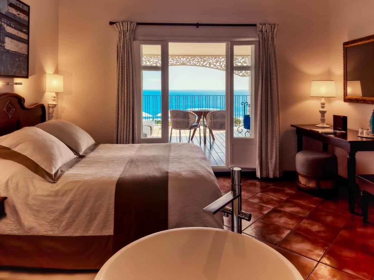 Deluxe Double Room Terrace or Balcony Sea View