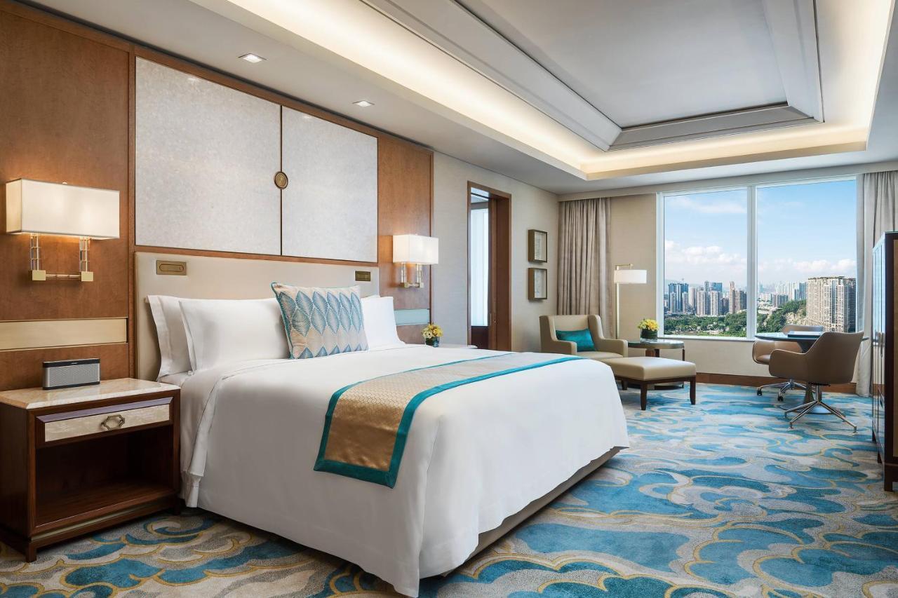 Grand Deluxe Room, Larger Guest room, 1 King