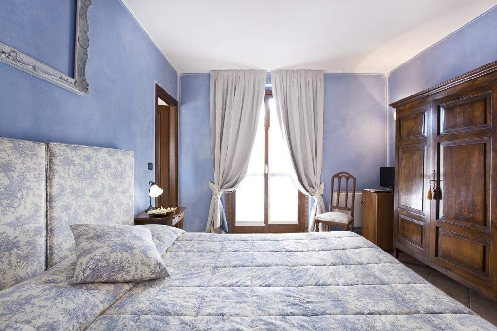Doppel- oder Zweibettzimmer