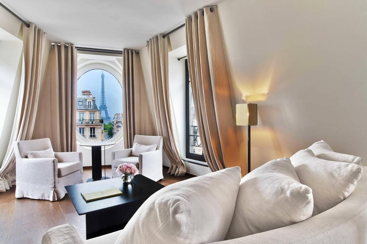Eiffel Suite Suite 1 King Eiffel Tower view