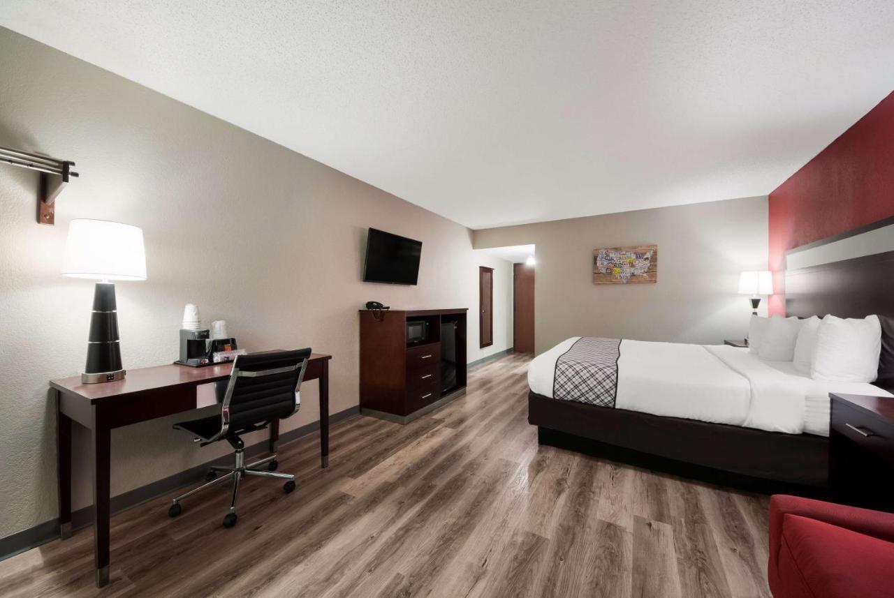 King Room with Roll-in Shower - Disability Access/Non-Smoking