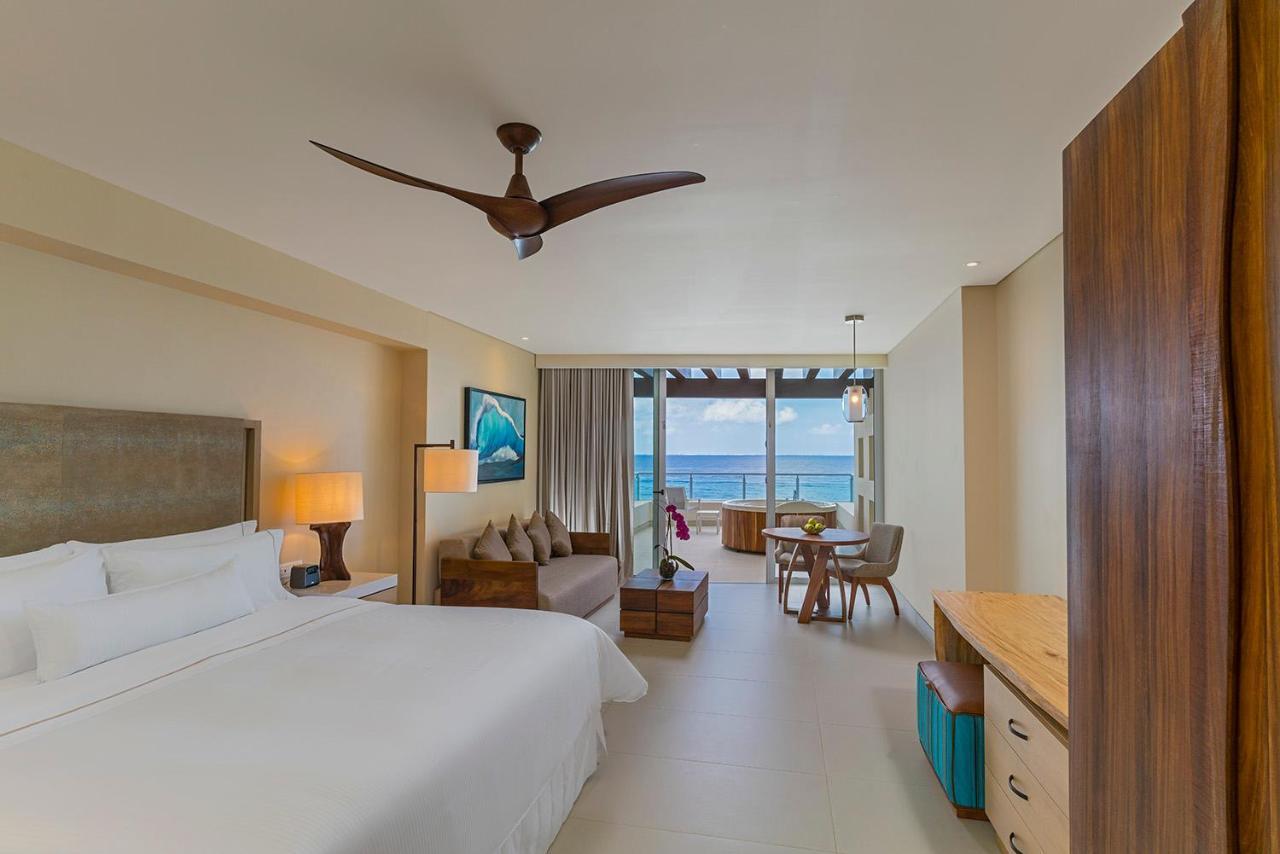 Deluxe 1 King 1 Bedroom Smaller Suite Ocean view,1419737613:JPEG