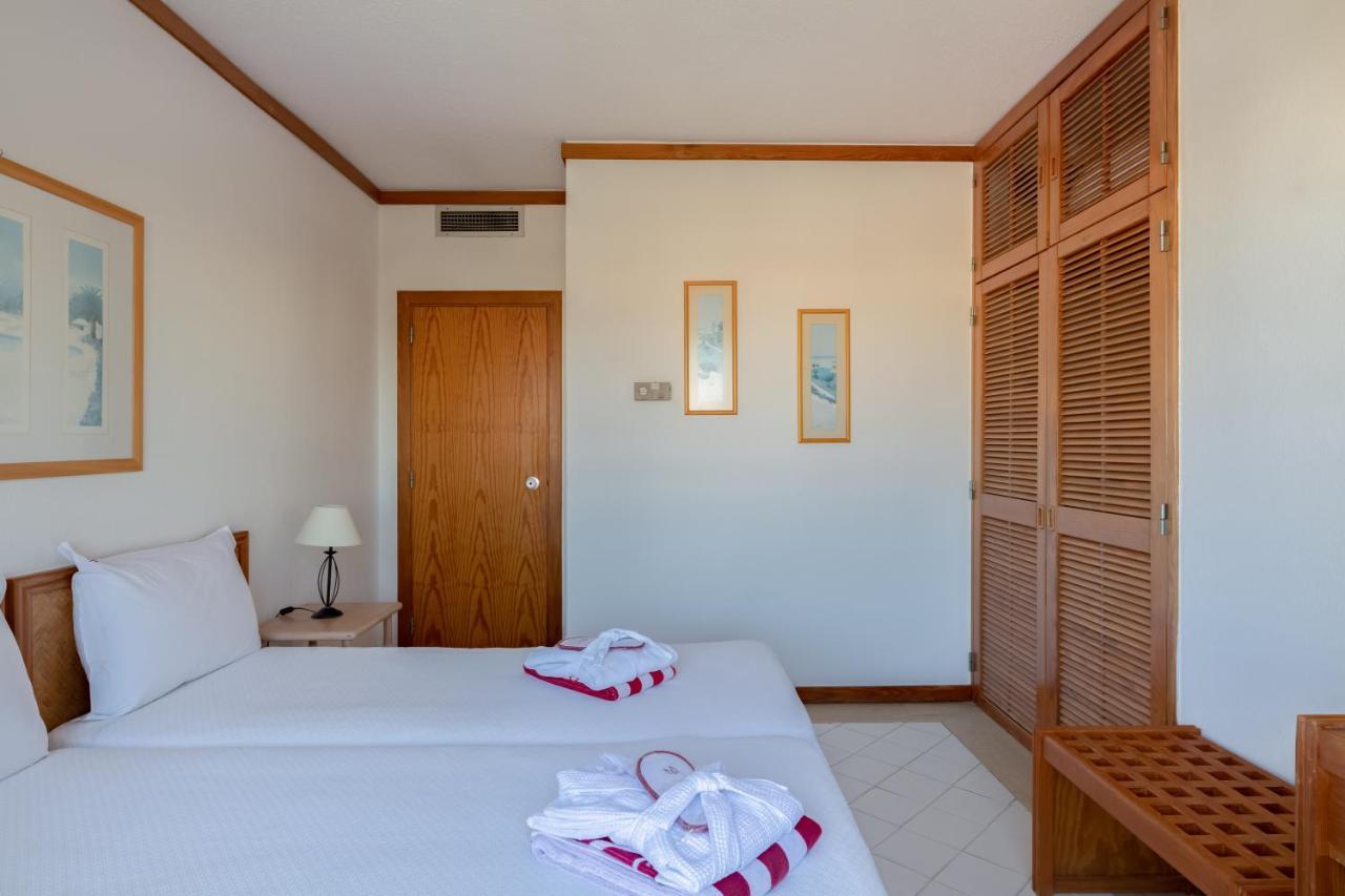 Deluxe One-Bedroom Apartment