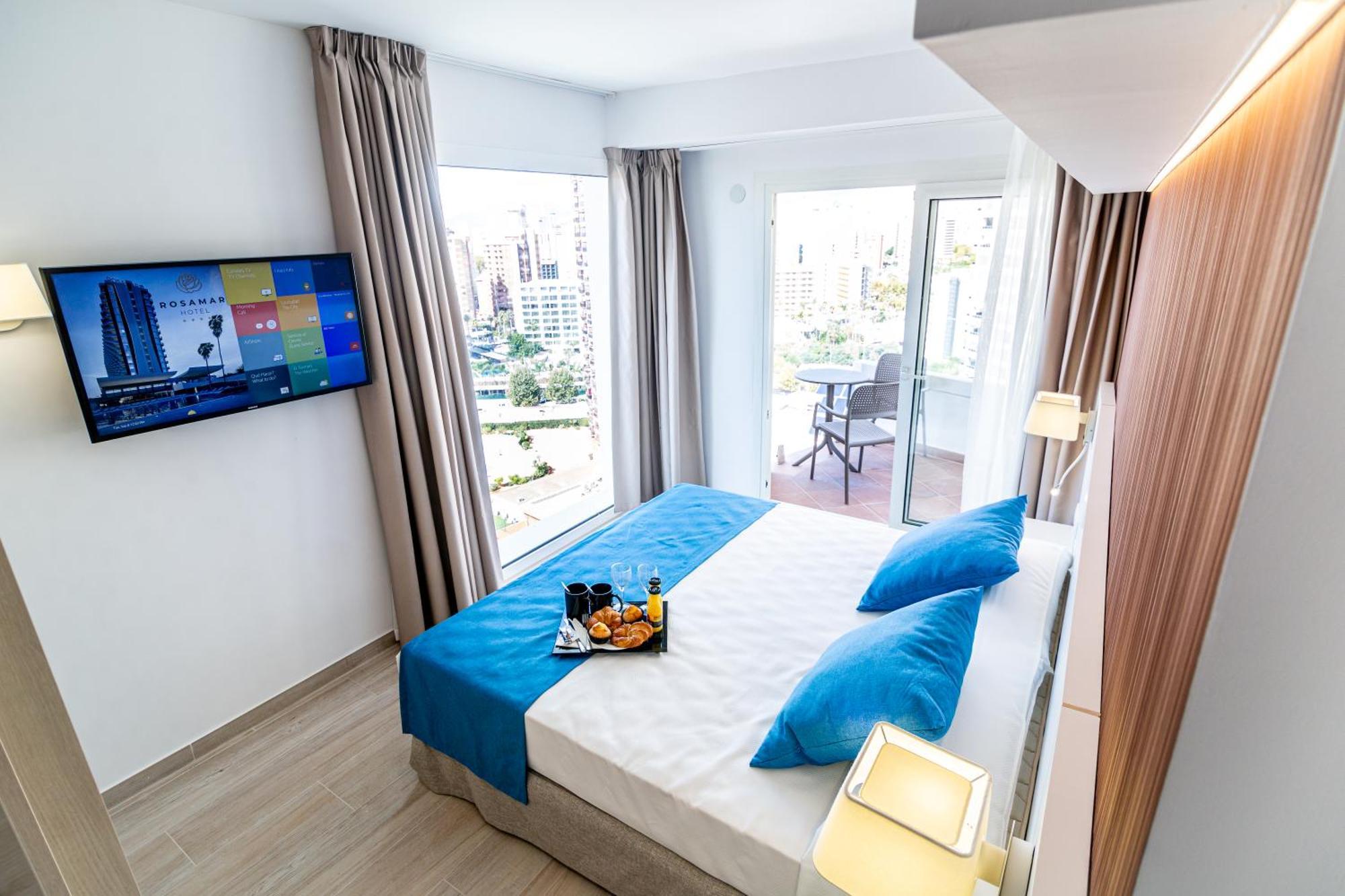 Habitación Doble con vistas a la piscina