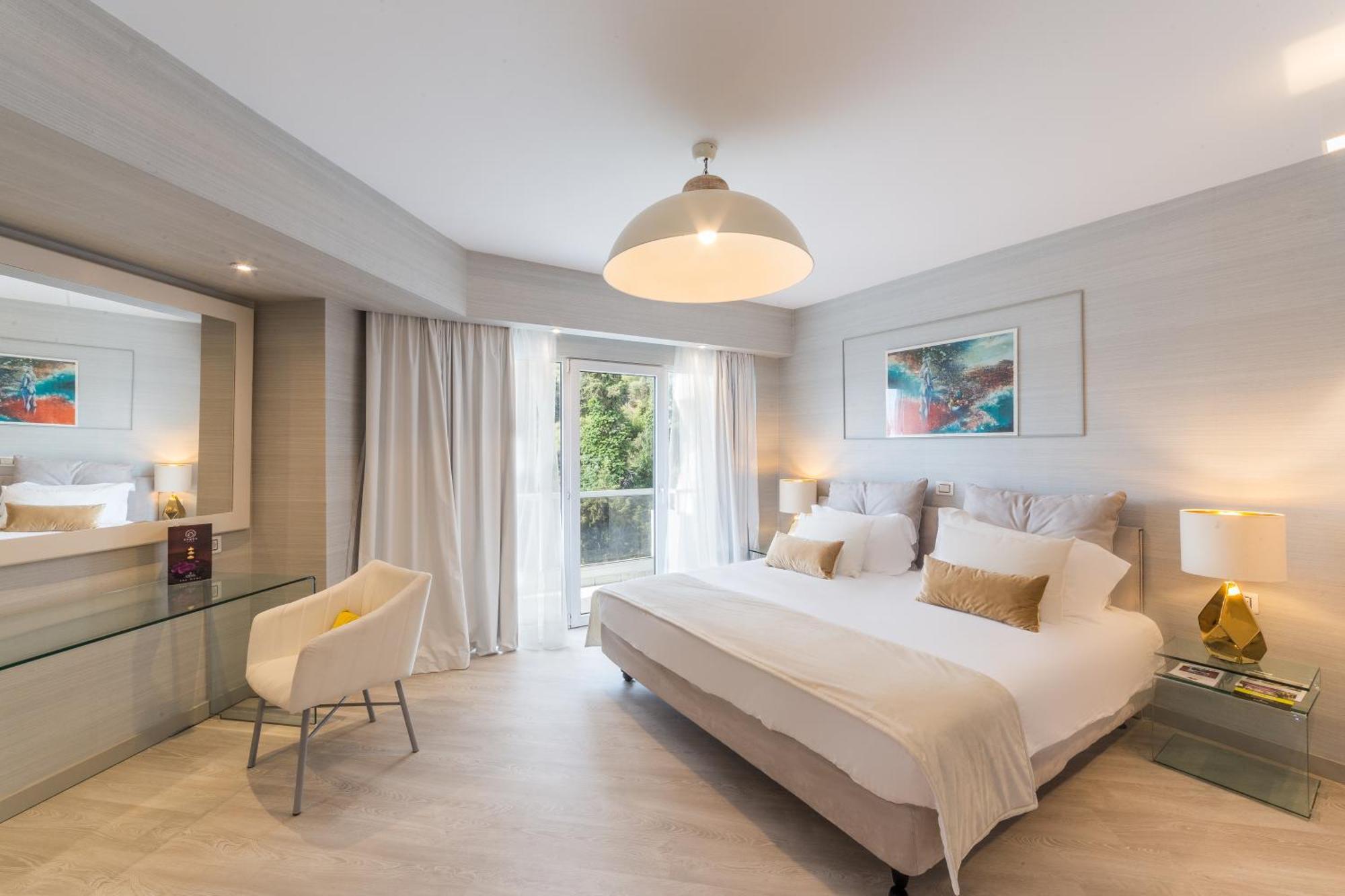 Chambre Double Signature avec Balcon Privé - Vue sur Lycabette/Ville