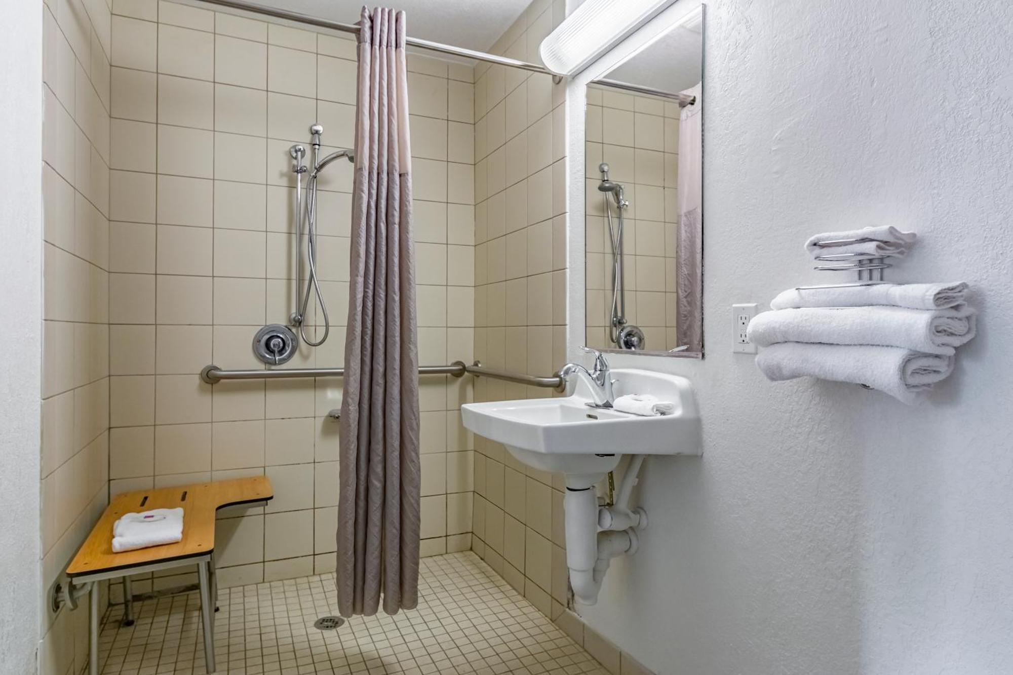 Queen Room - Disability Access