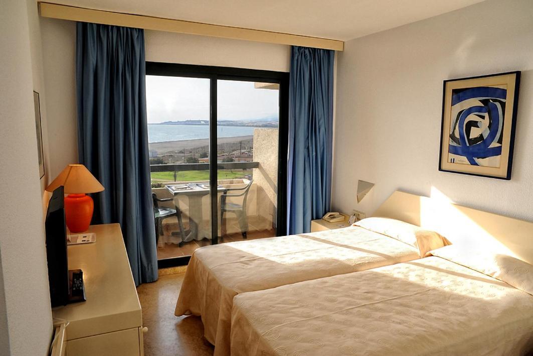 Twin Room,1436613121:JPEG