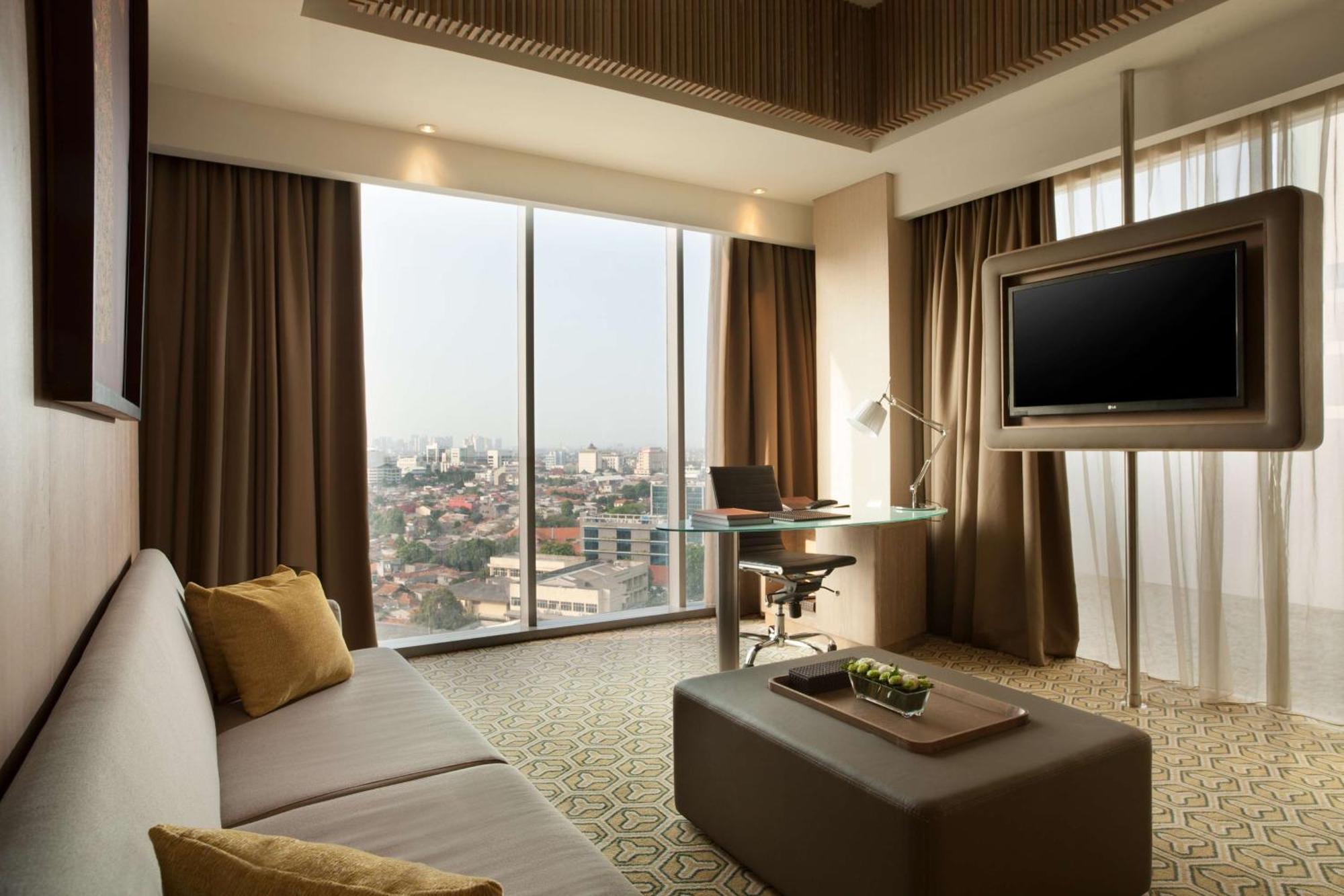 One-Bedroom King Suite Lounge Access