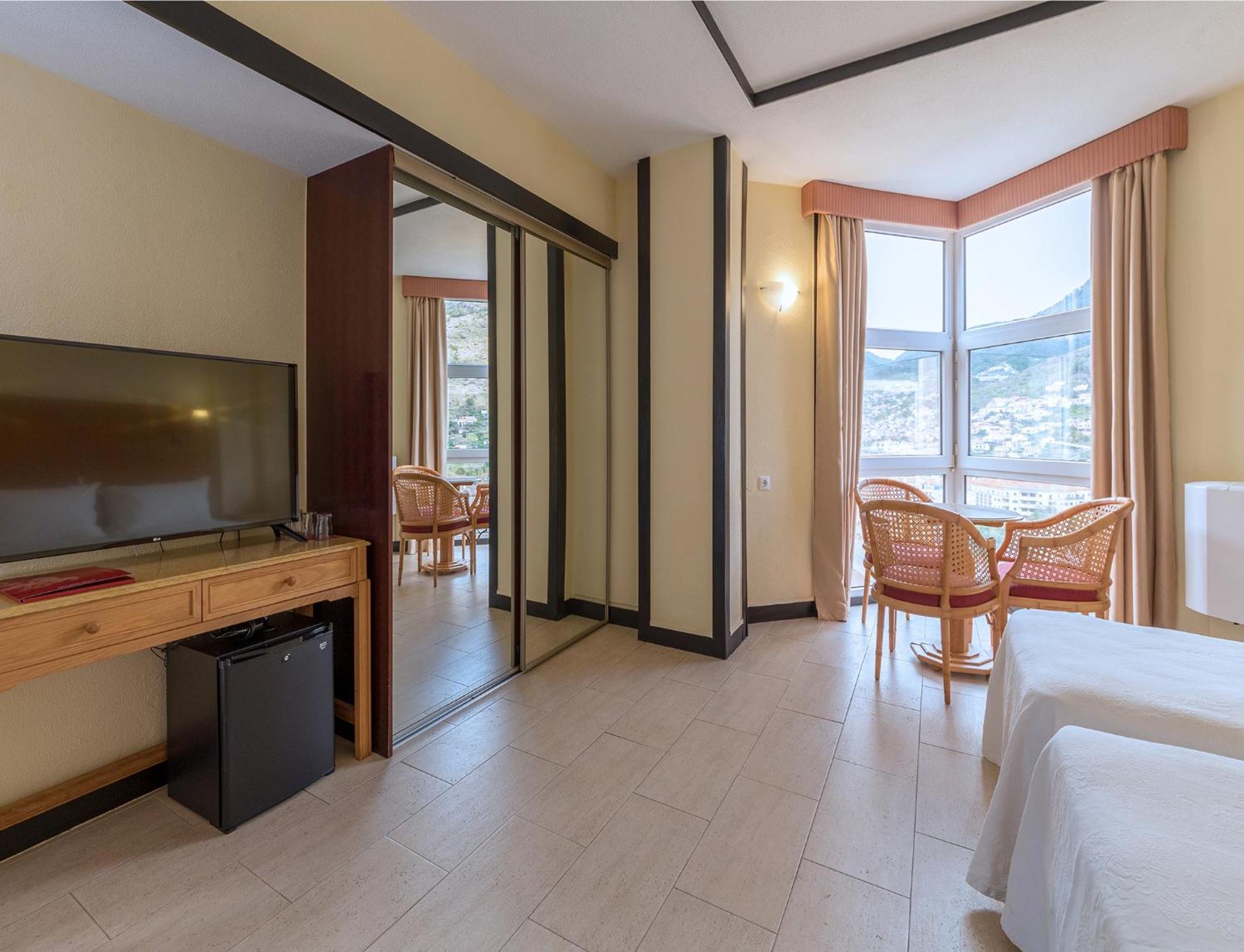 Quarto Triplo com Vista Baía