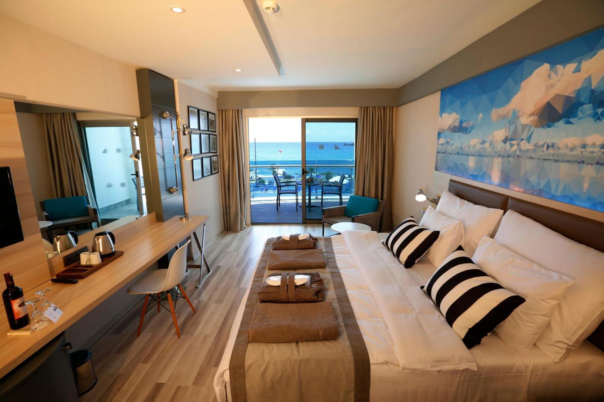 Standard Triple Room Sea View