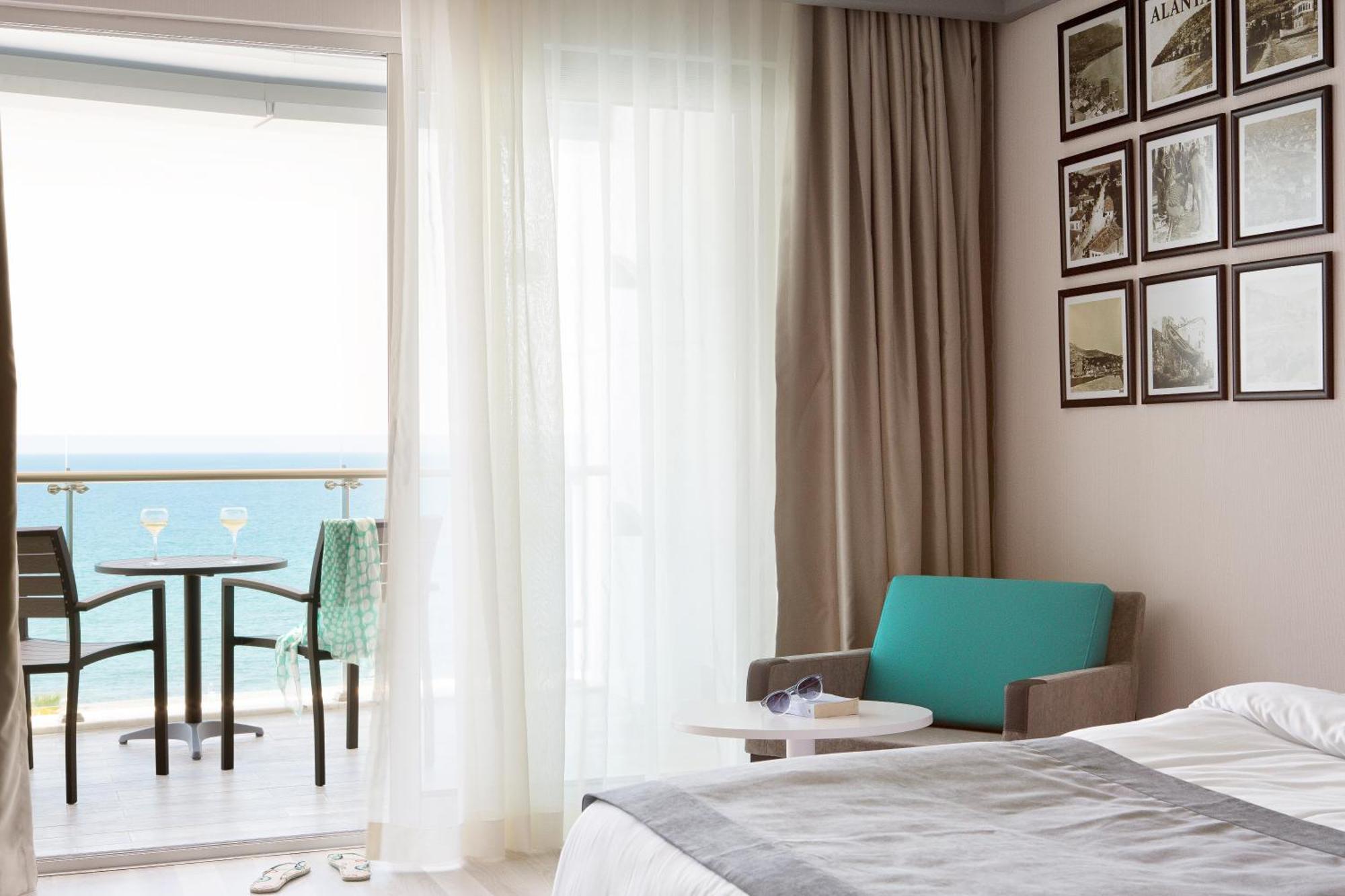 Standard Triple Room Sea View