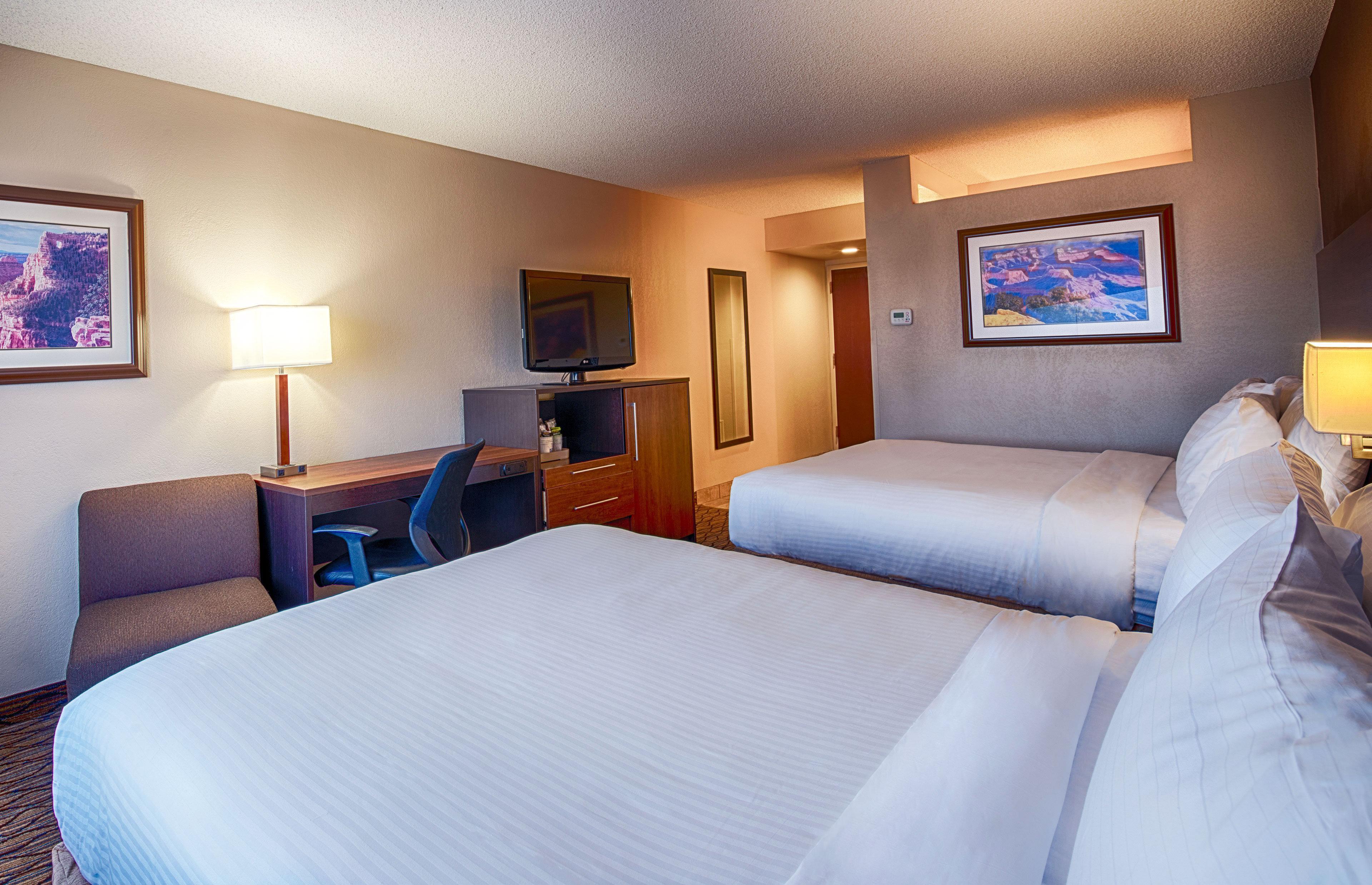 Room with Two Beds - Hearing Accessible - Non-Smoking