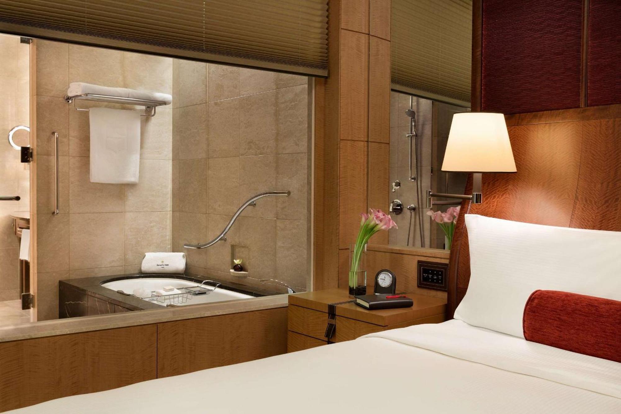Quarto Deluxe Imperial com 2 Camas de Solteiro e Vista do Jardim