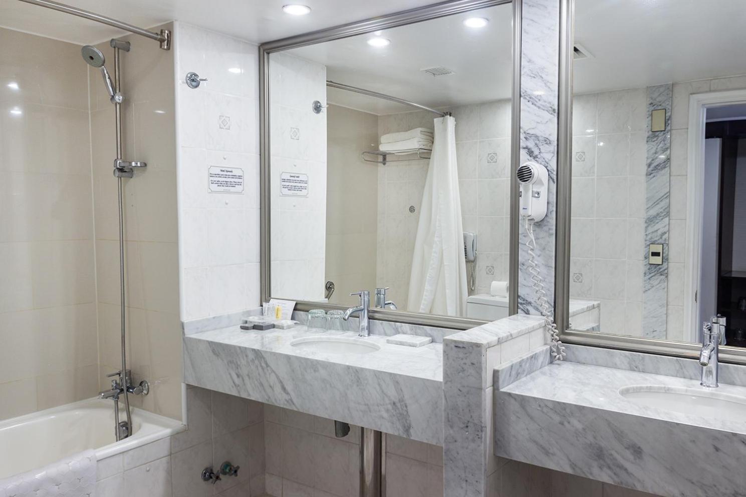 Quarto Queen Standard com 2 Camas Queen-size - Não Fumantes
