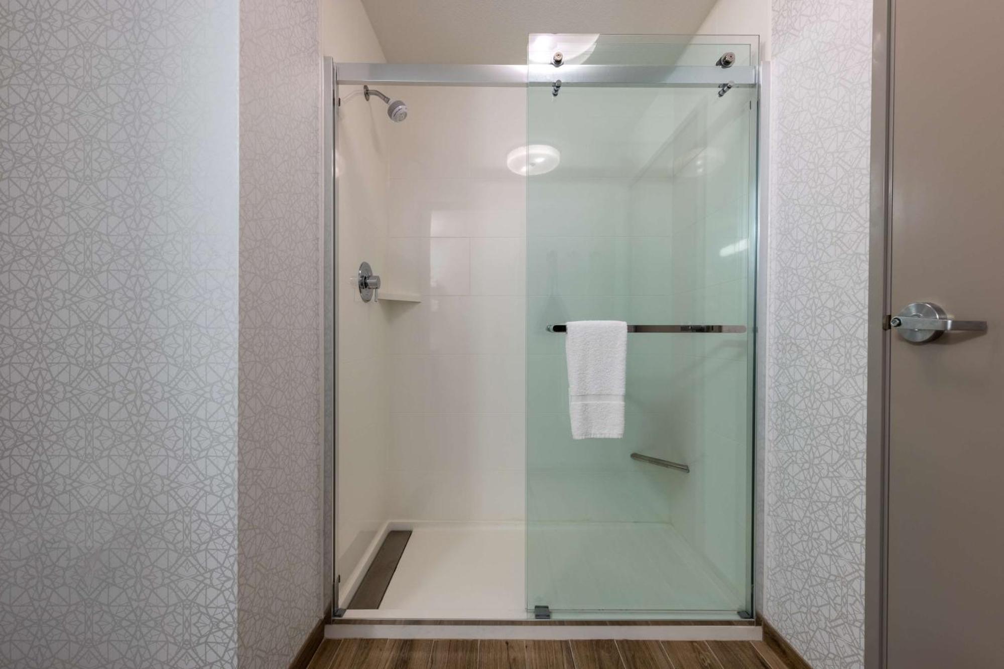 King Room with Whirlpool - Non-Smoking